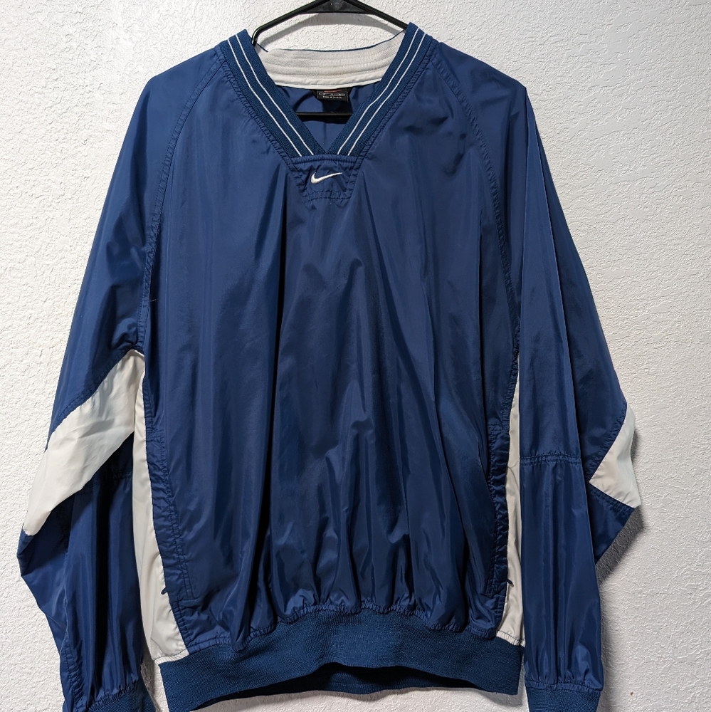 V-Cut Nike windbreaker pullover